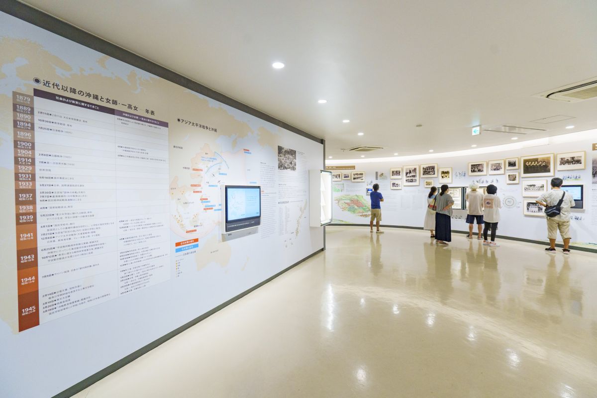 沖縄戦が始まる前のひめゆりの生徒たちの学校生活を紹介する第1展示室「ひめゆりの学校」