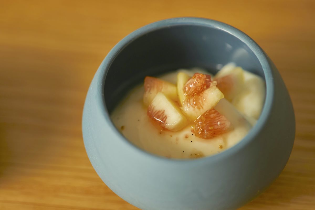 いちじくのソースをかけたグランマンジュ