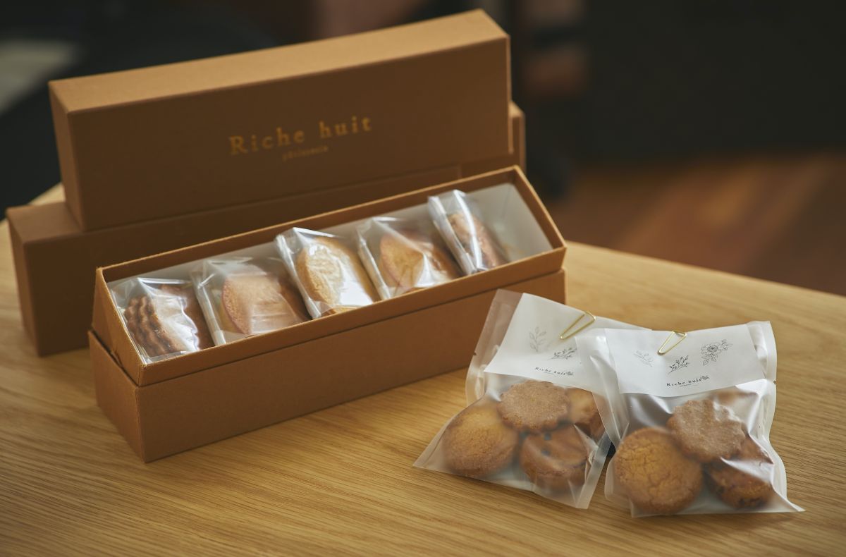 フィナンシェとクッキーの焼き菓子ギフトボックス 1500円、クッキーアソート 450円