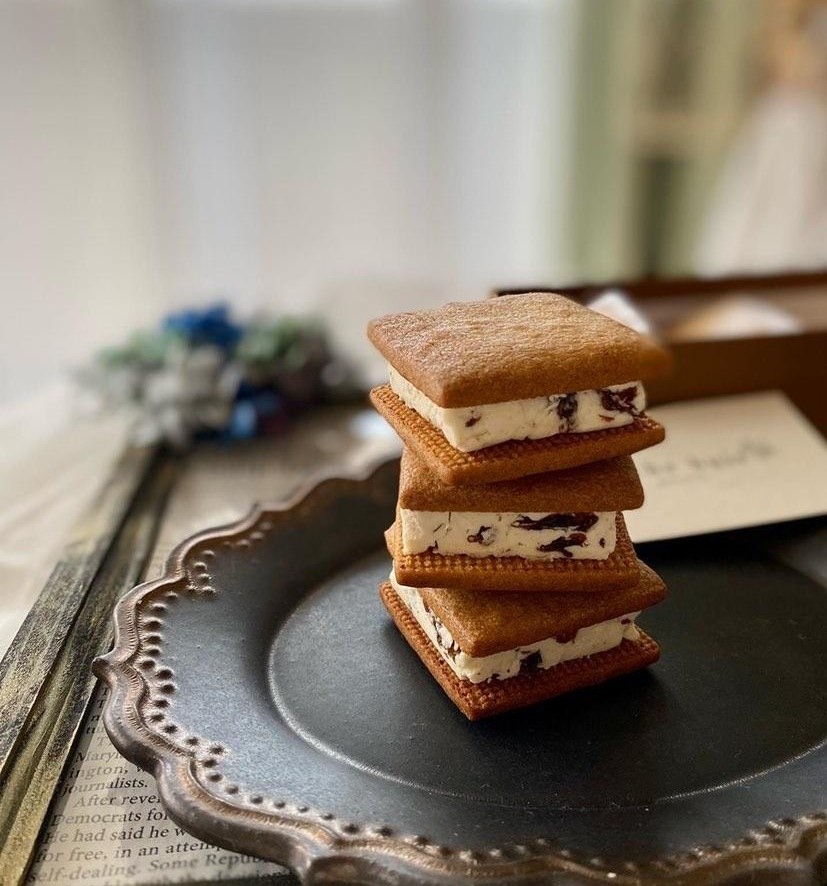 御旅所レーズンバターサンド5個入り  1640円 