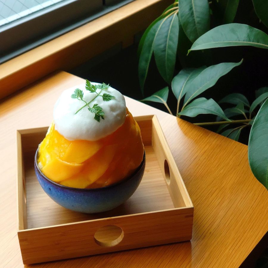 パフェ氷 マンゴー＆シトラス 1750円 丁寧に削いだマンゴーで氷の表面を包み込む。中には食べた人だけが驚けるサプライズが（8月中旬頃から販売開始予定）