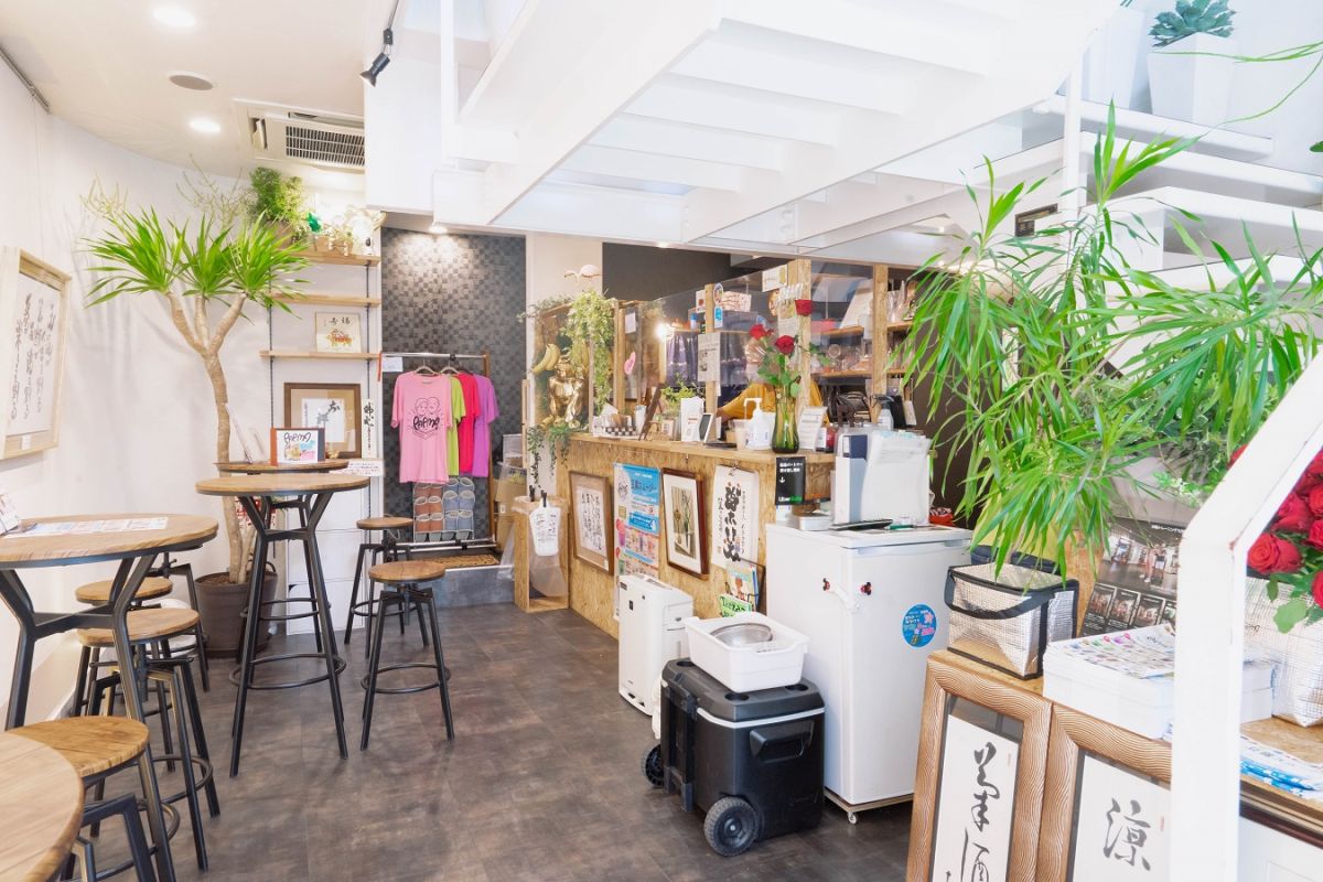 ほっこり感に安心する店内