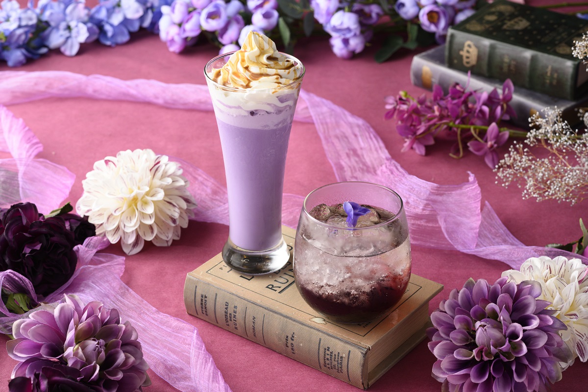 （左から）Purple sweet potato smoothie, Violet soda 