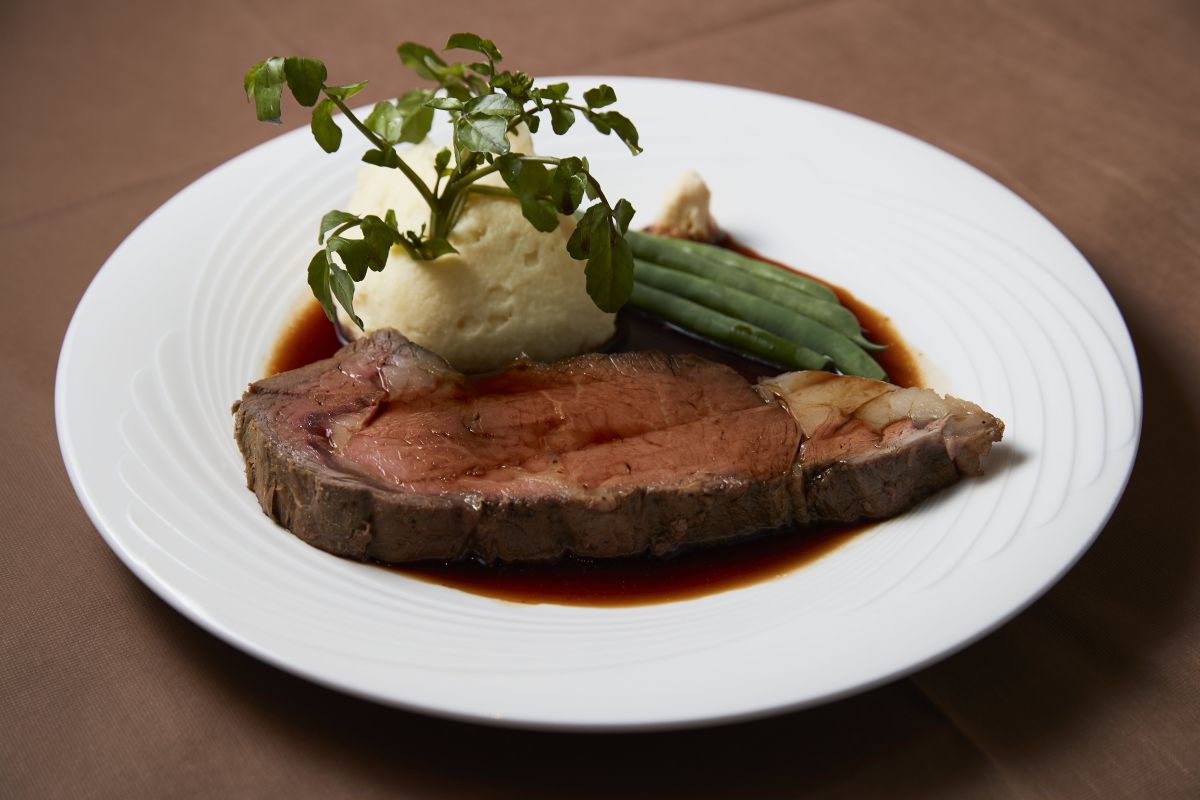 ローストビーフ 単品3900円〜、コース4700円〜 ※写真は300g