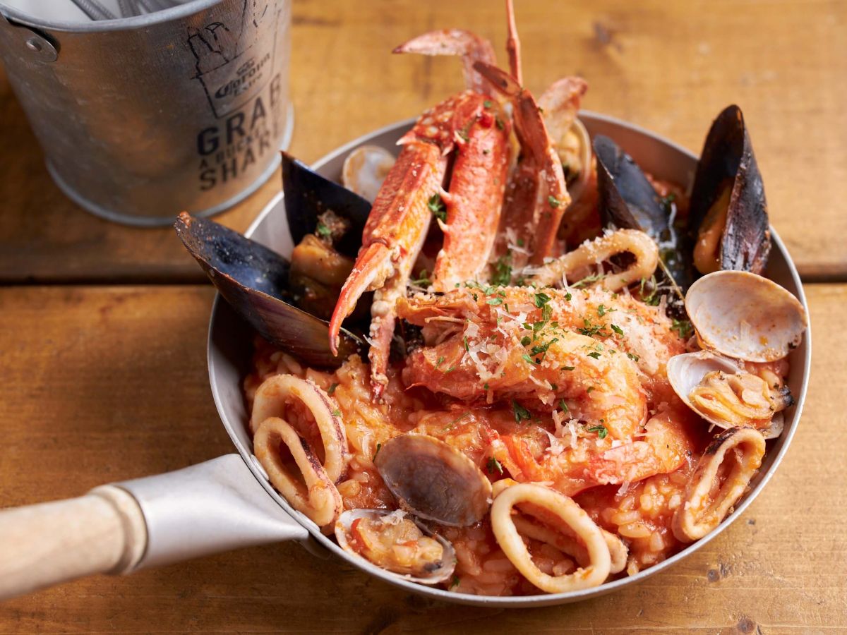 「魚介類のトマトリゾット」1650円 ※サラダ・ドリンクセット付き