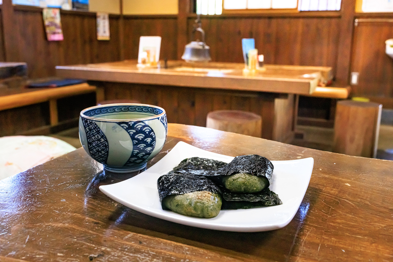 「成願餅」1皿2個入り200円。静岡茶は無料サービス