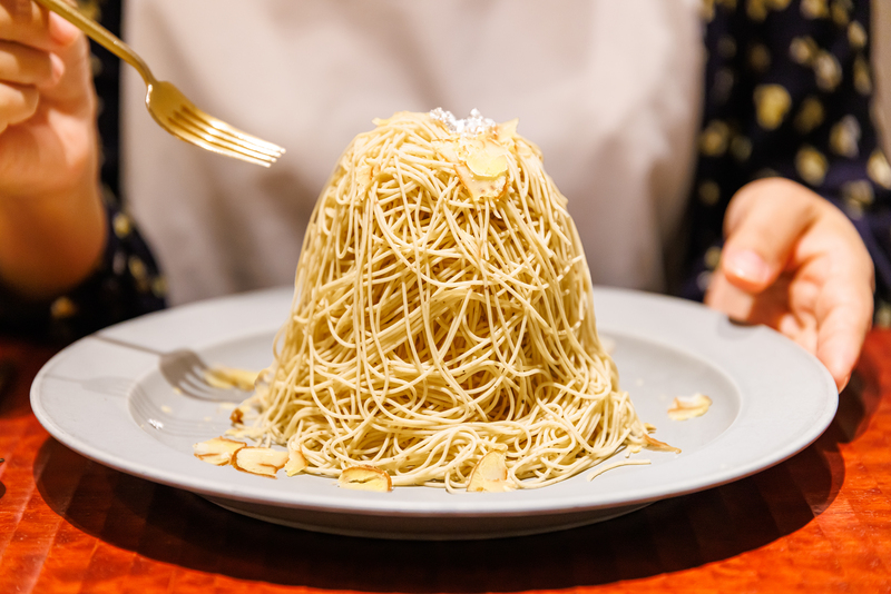 「生糸モンブラン」1980円。選べるペアリングドリンク付き