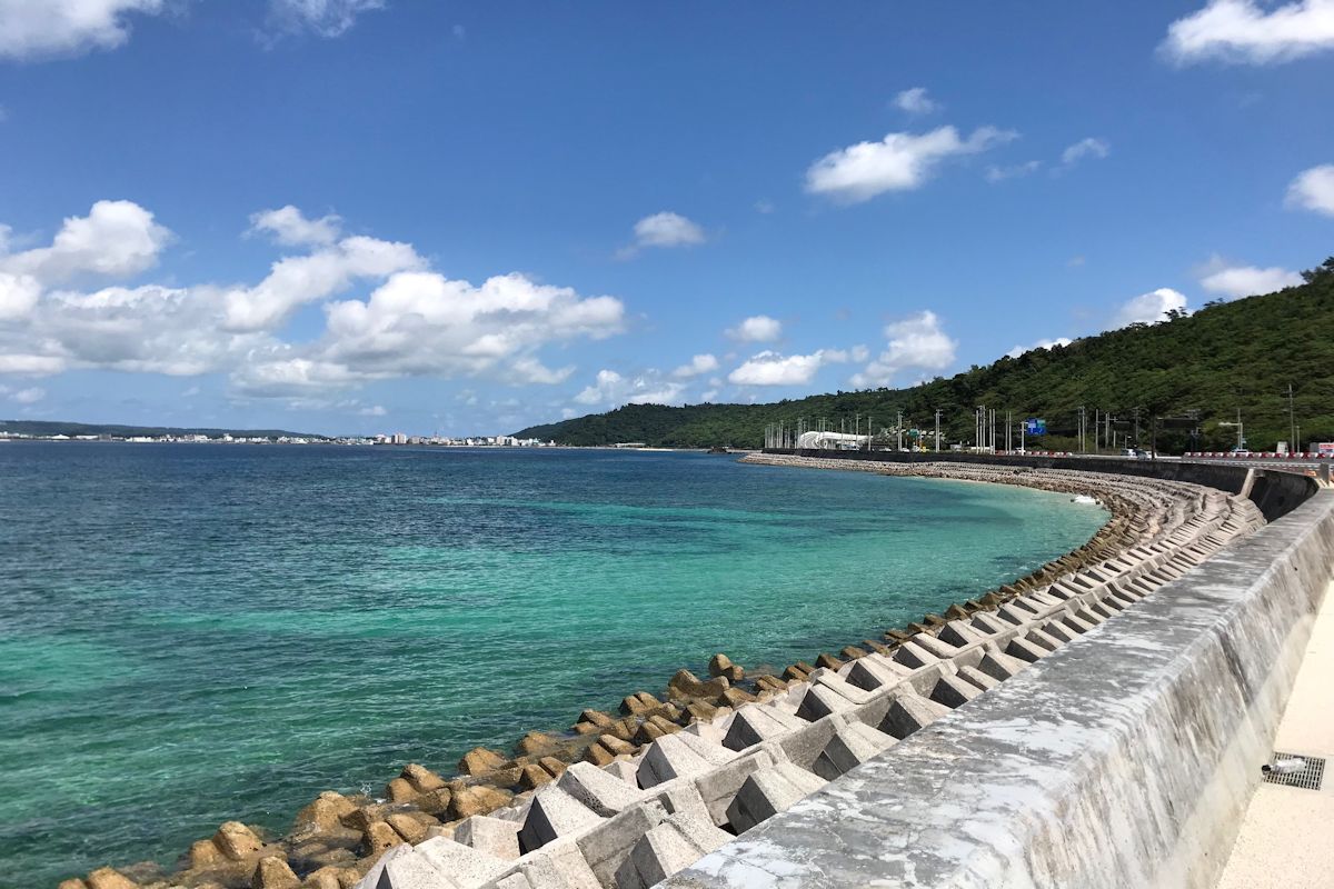 許田ICから先は海沿いを走行