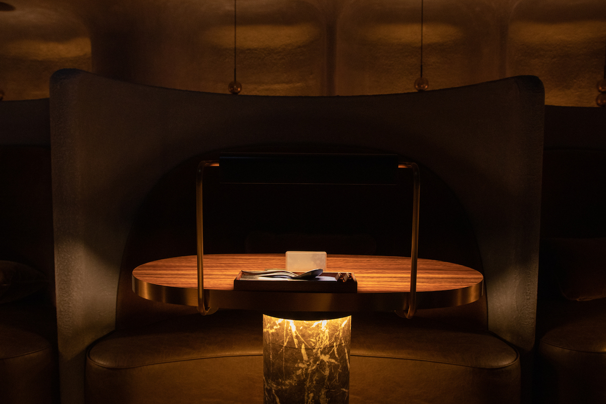 窓側2列目 洞窟ハイバックシート