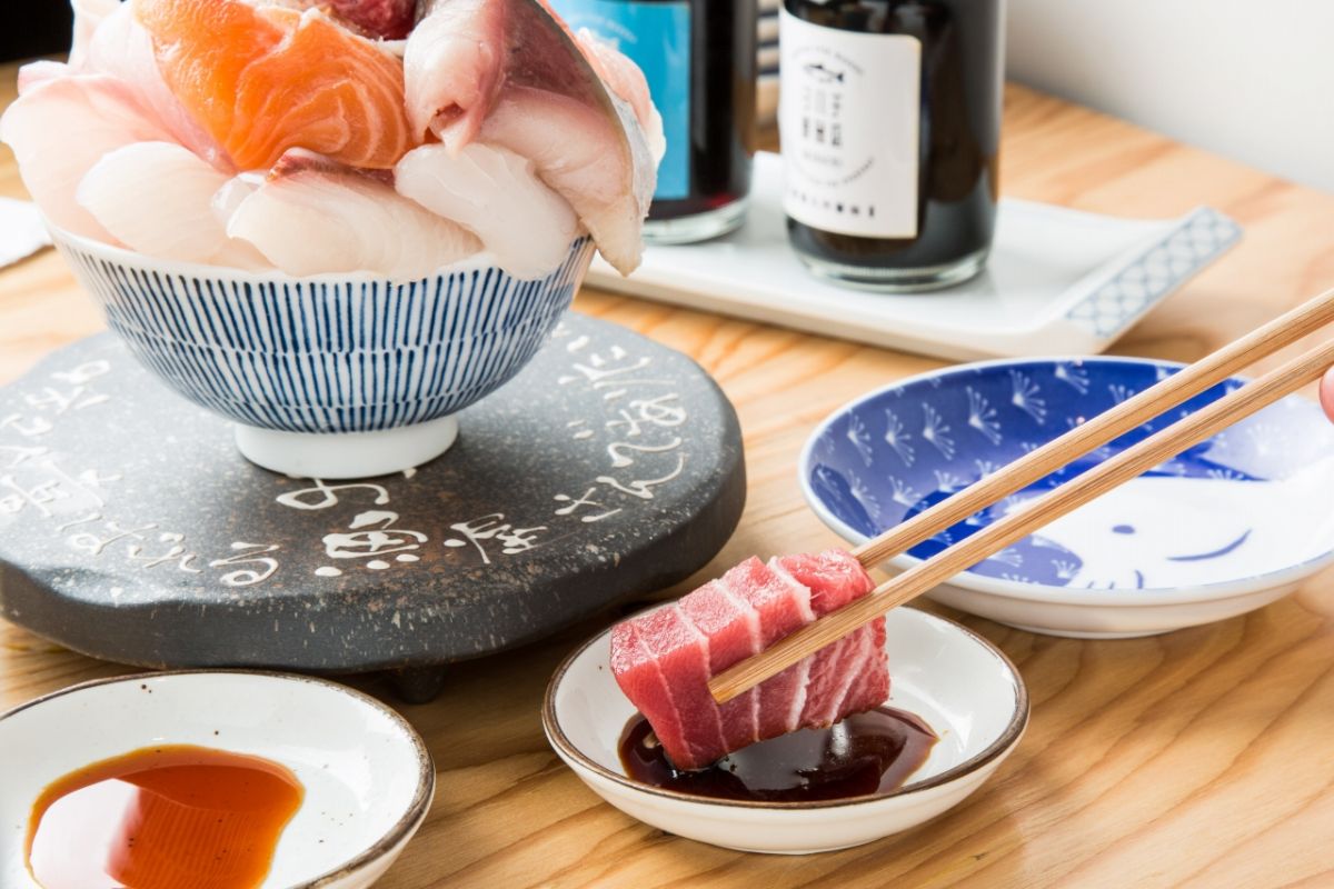 シハチ マグロを九州醤油で味わってみます