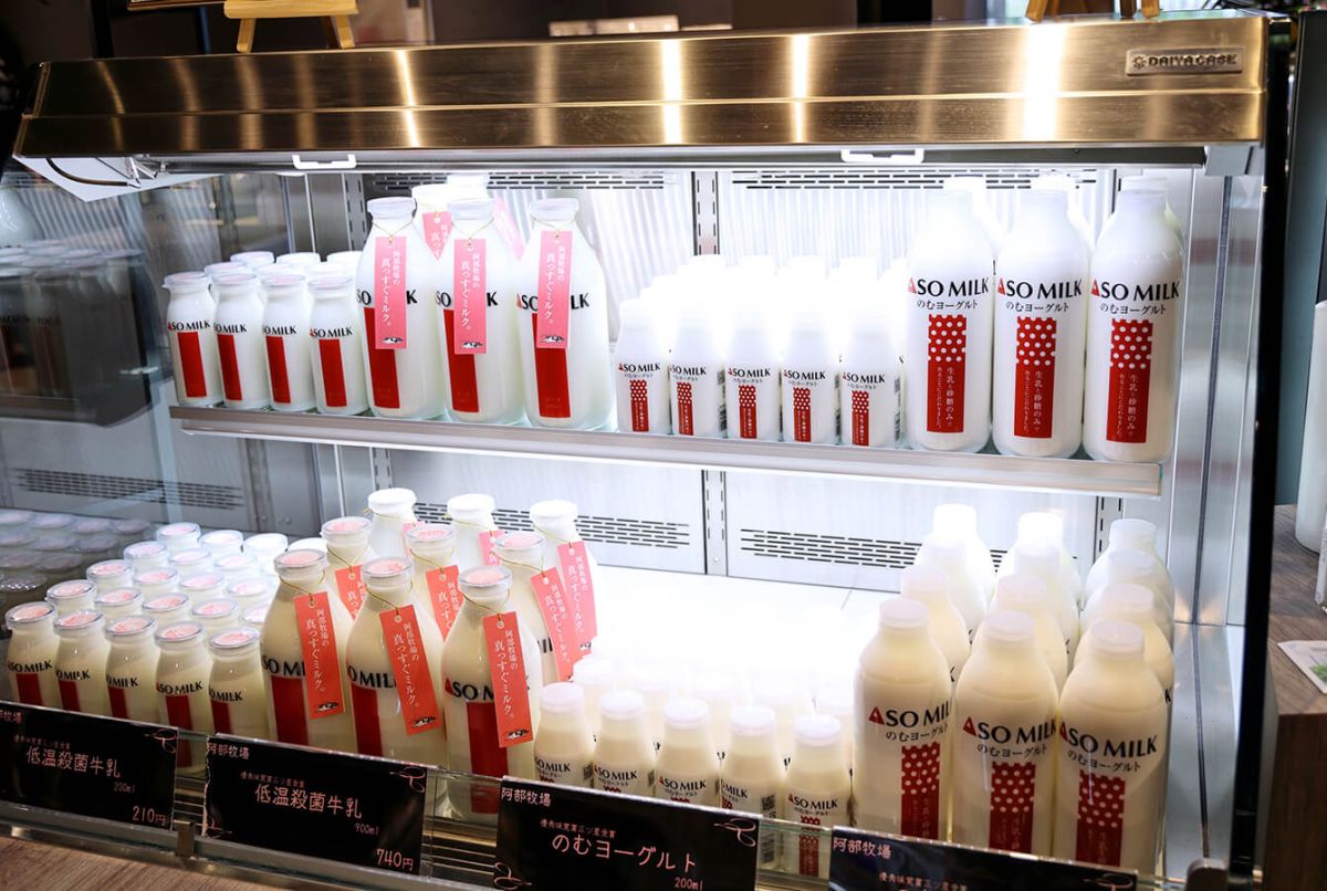 「ASO MILK低温殺菌牛乳」210円～、「のむヨーグルト」250円～