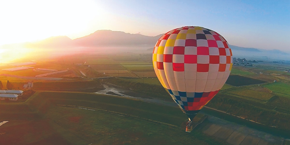 上空40ｍ！熱気球から眺める熊本・阿蘇の感動パノラマ！「阿蘇ネイチャーランド」で忘れられない絶景アクティビティを