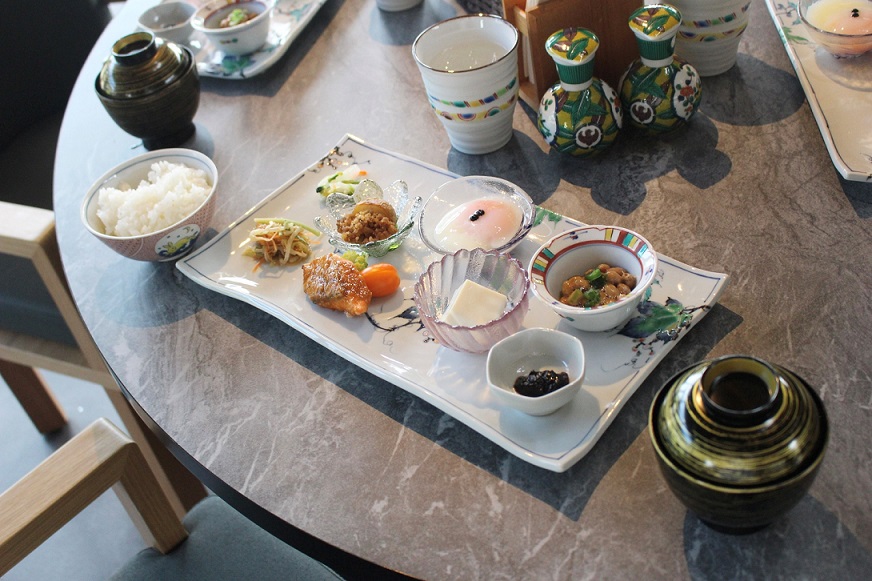 朝食