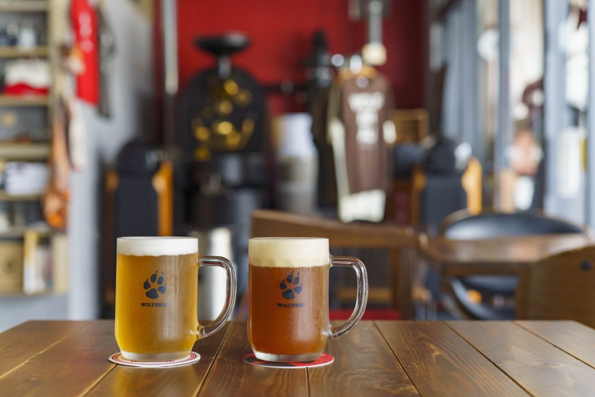 首里の風（左）と首里レッド（右）。いずれも300ml 730円、500ml 1150円