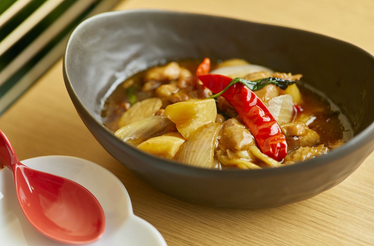 三杯鷄（サンパイジー）680円