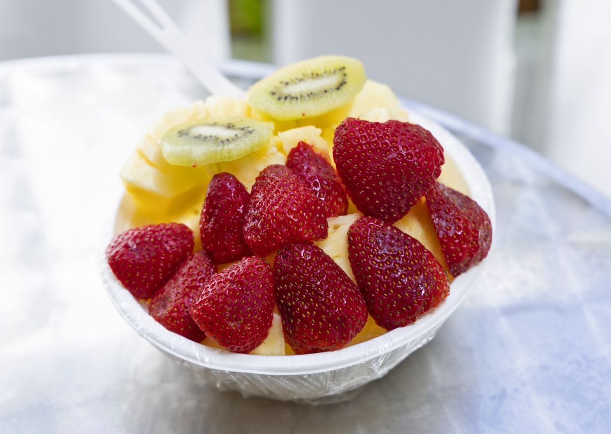 「パイナップル・キウイ・ストロベリーボウル」$9