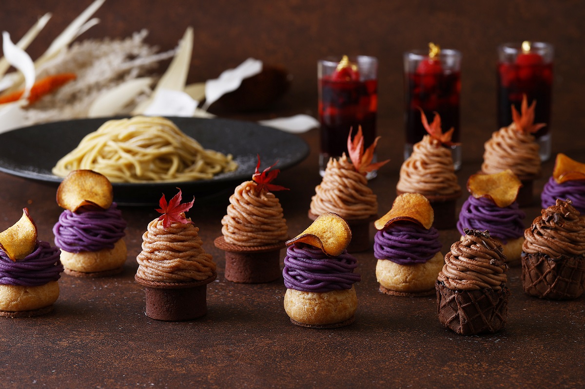 モンブラン各種。紅葉をのせて秋の装いに