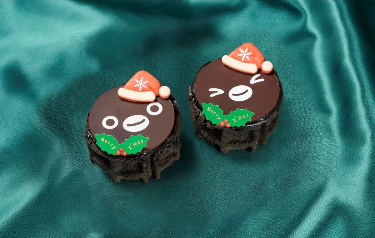 ©Chiharu Sakazaki/JR東日本/DENTSU　Suica by JR東日本 SuicaはJR東日本の登録商標です。 ＜東京駅限定・WEB予約対応＞【ワッフル・ケーキの店 R.L（エール・エル）（グランスタ東京）】「Suicaのペンギン Xmasワッフルケーキ2個セット」直径約6.5cm×高さ約5.5cm 1620円 ※アルコール不使用 