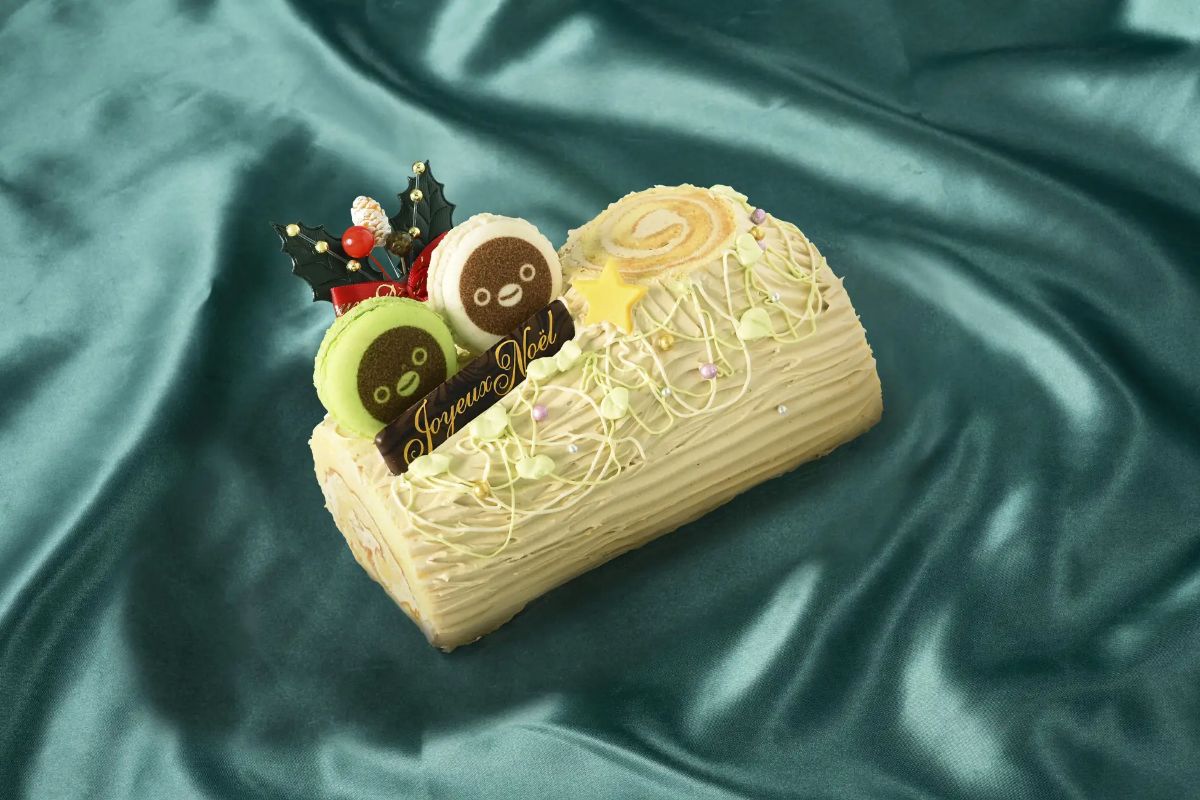 ©Chiharu Sakazaki/JR東日本/DENTSU　Suica by JR東日本 SuicaはJR東日本の登録商標です。 ＜東京駅限定・WEB予約対応＞【コロンバン（グランスタ東京）】「Suicaのペンギンのビッシュドノエル」約16cm×約8.5cm×約14cm  3780円　※アルコール使用