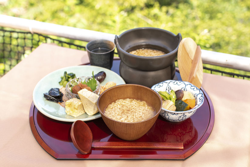 「天空の朝ごはん」1980円。ほうじ茶粥か白ごはんが選べます