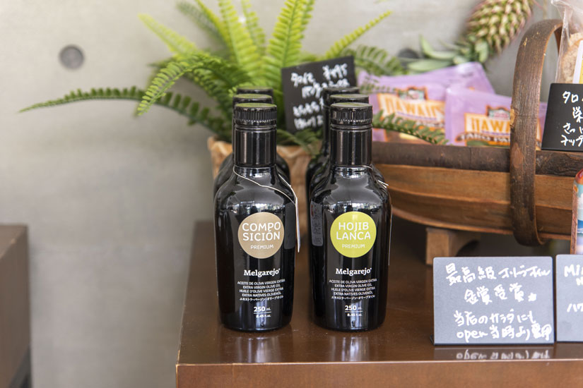 お店で使用しているオリーブオイルも買えます