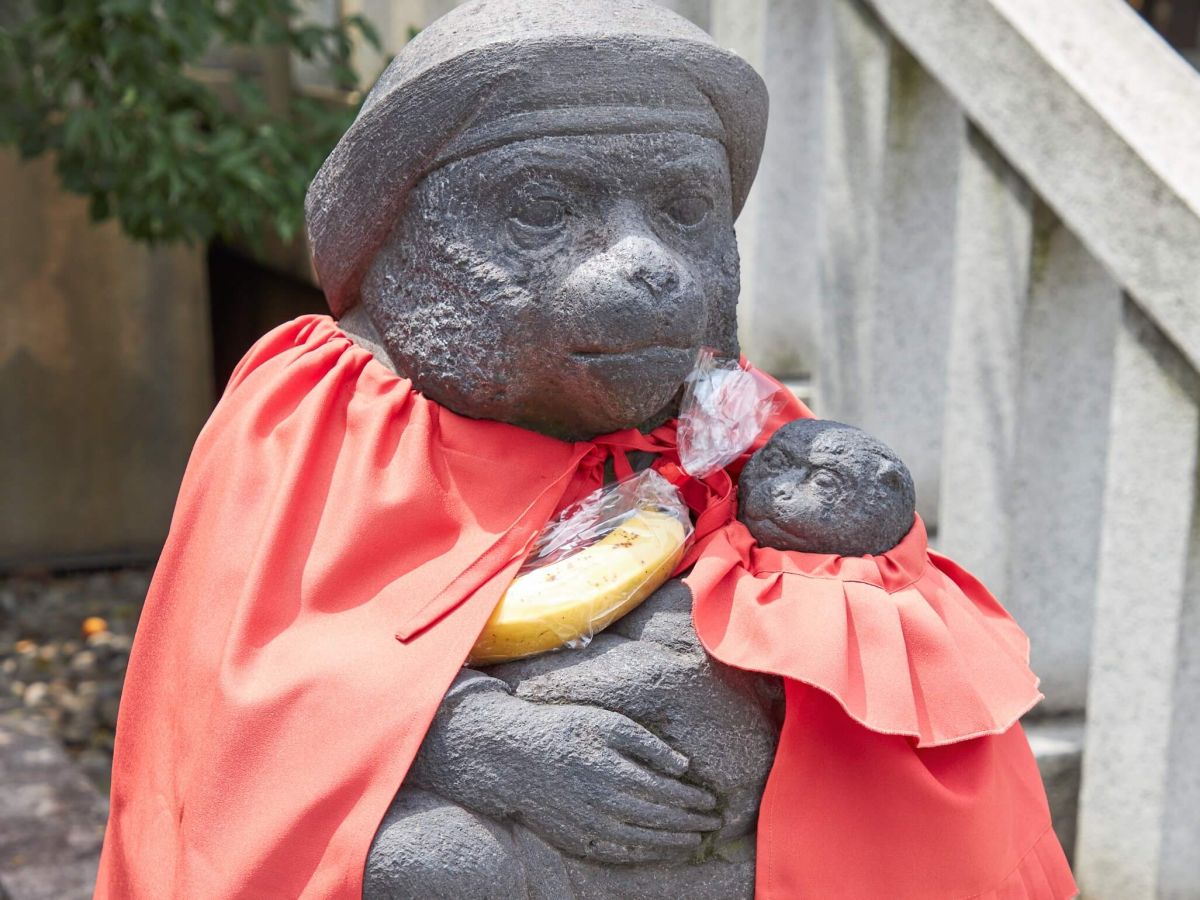 こんな風にバナナをお供えしていく参拝客も多いそう♪