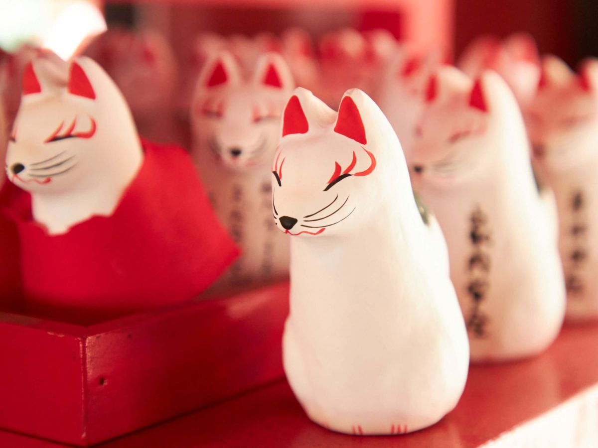 「山王稲荷神社 御春属奉納」　1体1000円