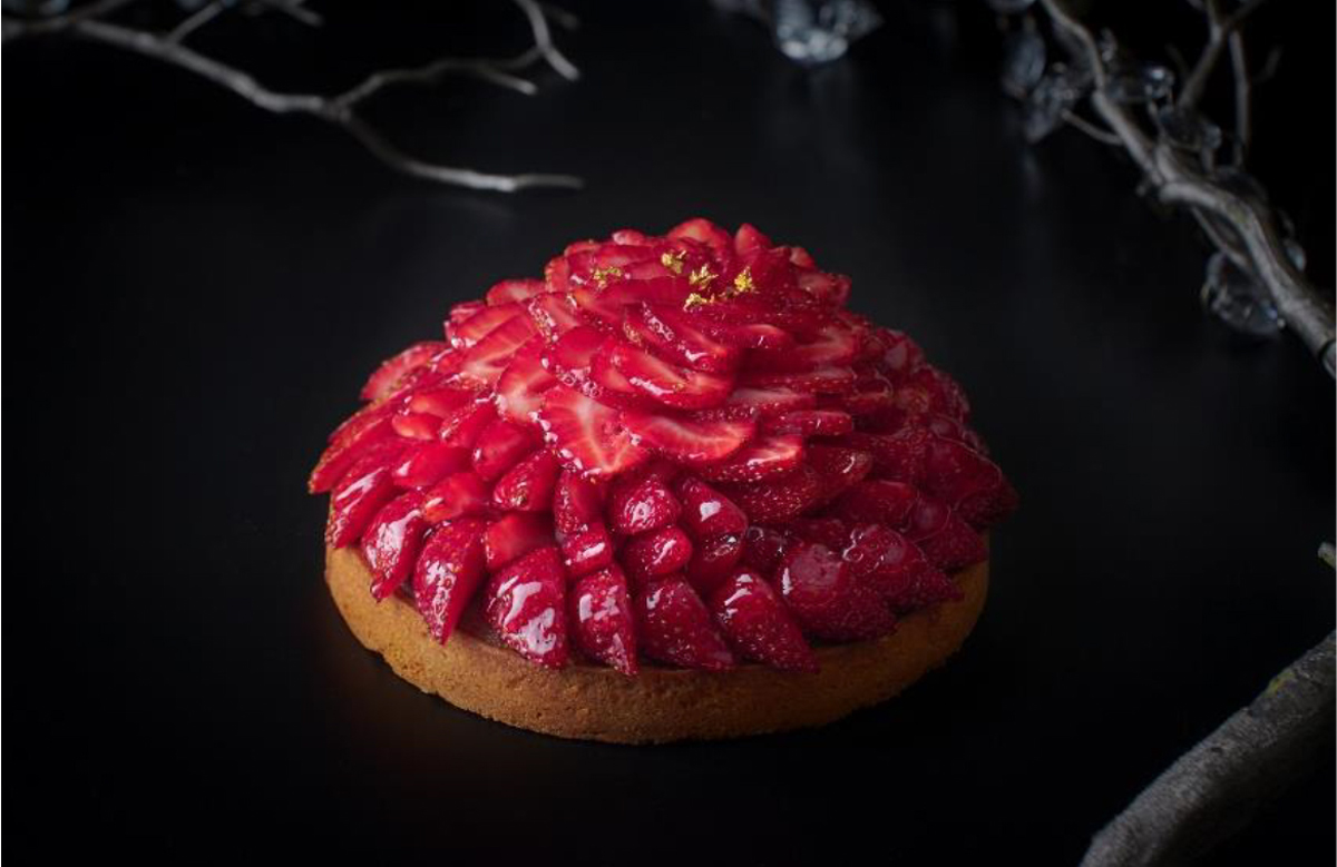 「プレミアム黒いちごのタルト」直径約15㎝ 1万1800円 ※WEB予約のみ、1日10台限定