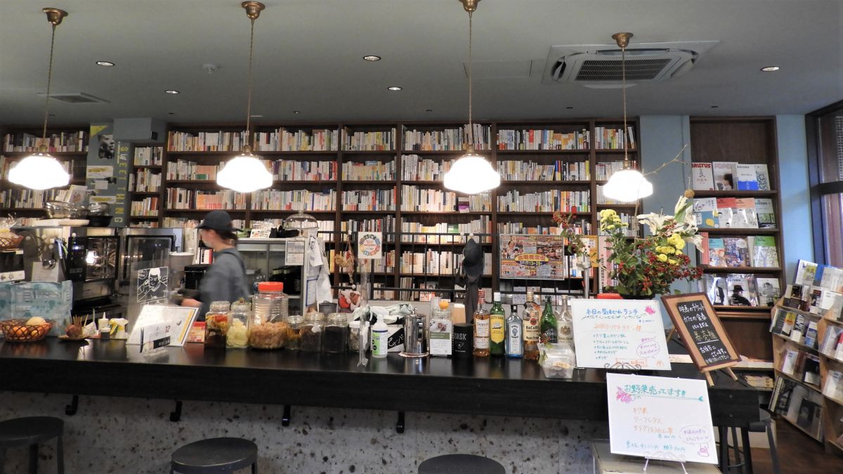 映画館「出町座」内の小さな書店「CAVA BOOKS(サヴァ・ブックス)」で世界を拡げよう!【わざわざ行きたい京都の本屋さん#4】