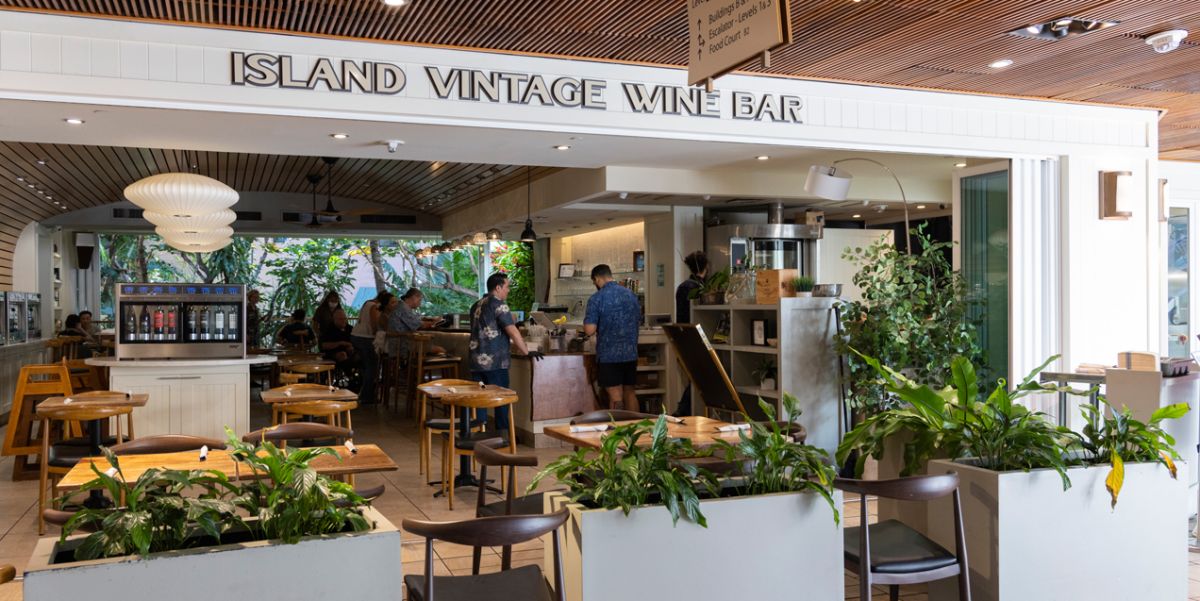 食事もお酒も楽しめる「アイランド・ヴィンテージ・ワインバー」で、食材にこだわった料理を堪能しよう！｜るるぶ&more.