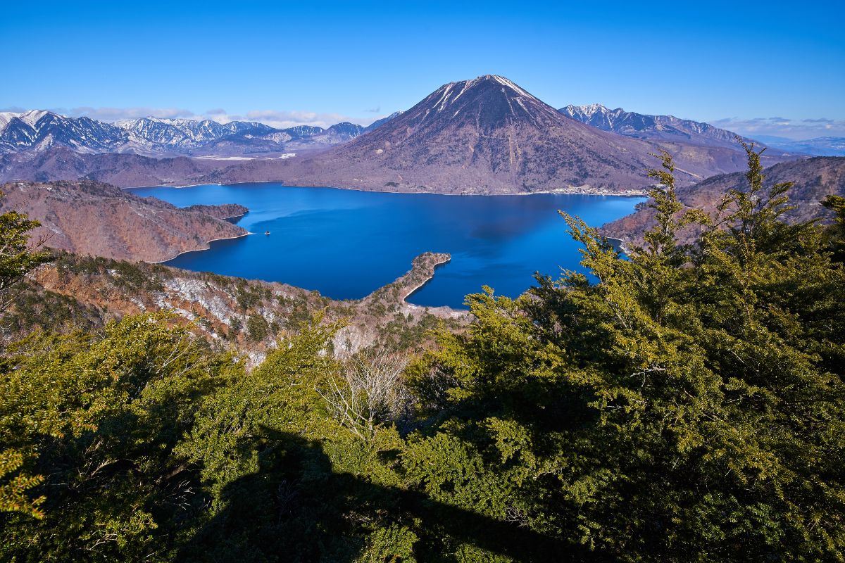 日光国立公園の中禅寺湖と男体山