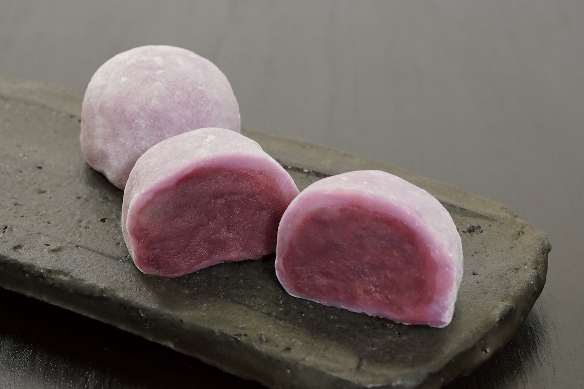 紅いも大福（菓匠禄兵衛） 1個　248円