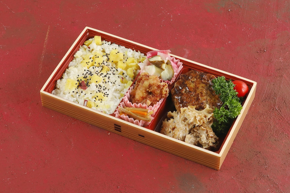 さつまいもご飯とキノコのハンブルグステーキ弁当（つばめグリルDELI） 1折　1,300円