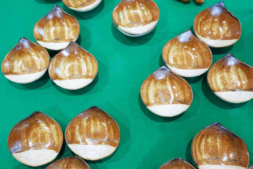 「角山製陶所」の栗小皿1皿720円