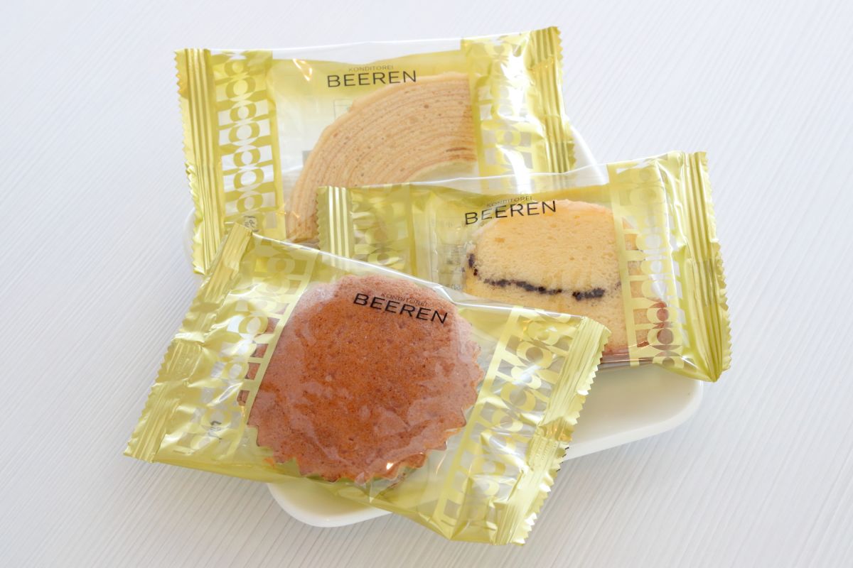 手前から「ハンザー」210円、「マンデルスパニッシュ」280円、「バームクーヘン」250円