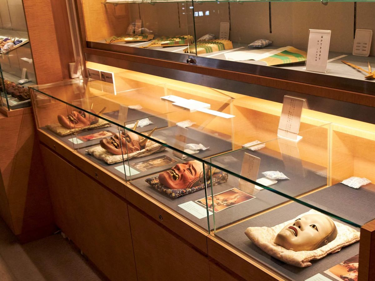 写真手前から「泥眼（でいがん）」「生成」「般若」「真蛇（しんじゃ）」