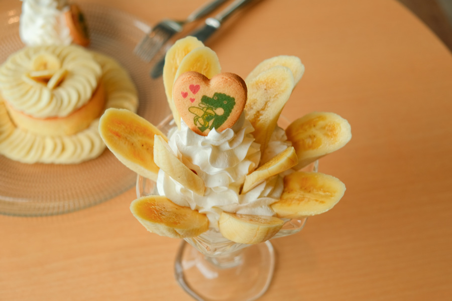 スペシャルバナナパフェ(1800円)