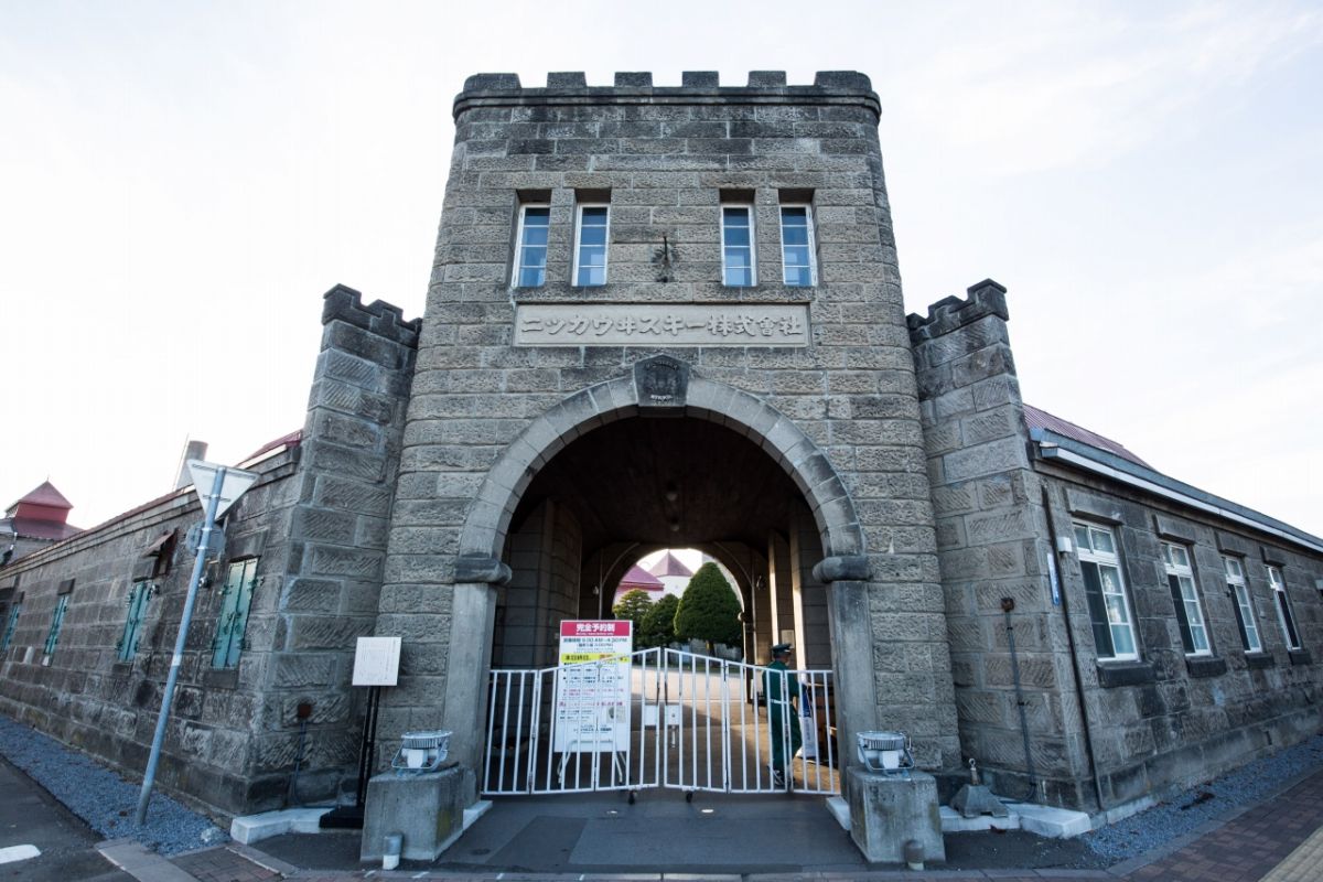 ニッカウヰスキー余市蒸溜所正門