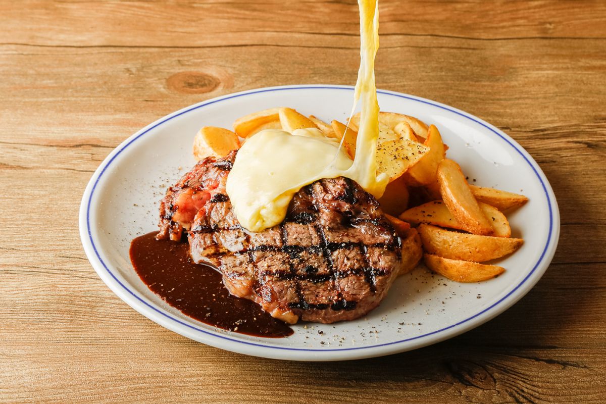 ラクレット！北海道産牛リブロースステーキへたっぷりと　3630円