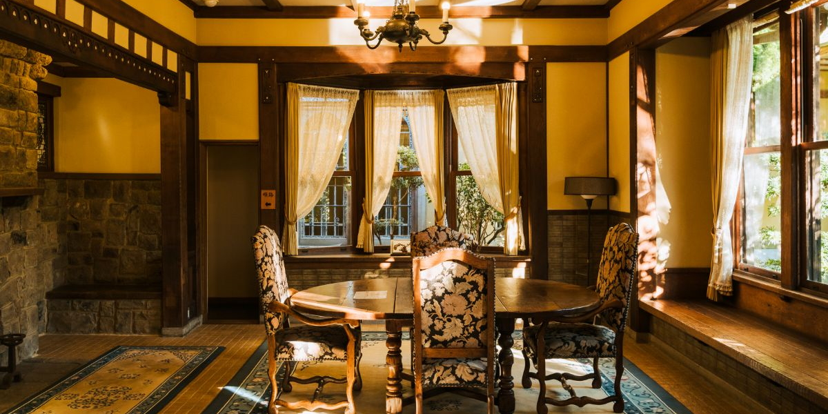 【伊豆・熱海】大正レトロ満載の「起雲閣」で、建築美とティータイムを満喫する週末トリップ