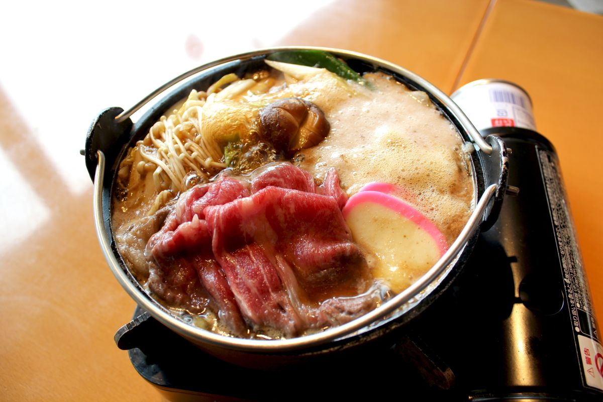 「自然薯牛すき御膳」2200円