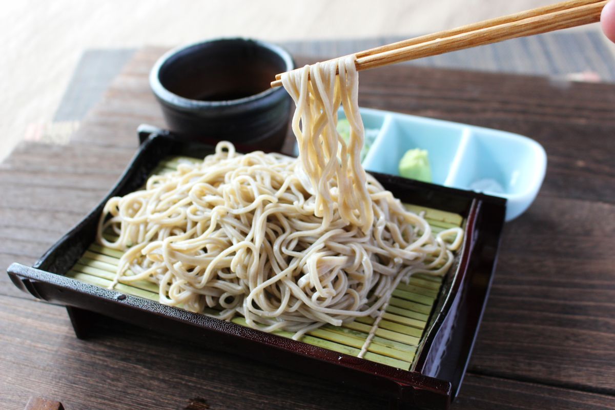 2022年9月のリニューアルとともに登場した「猿投十割そば」（880円）