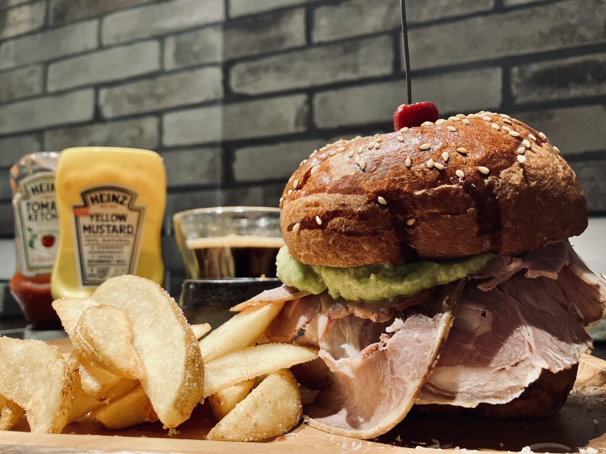 「ジーランダー特製NZラムバーガー（サラダまたはポテト、ドリンク付き）」1540円