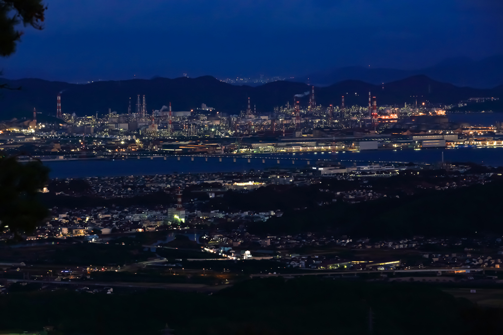 コンビナートを望む工場夜景ファンにもおすすめのロケーション