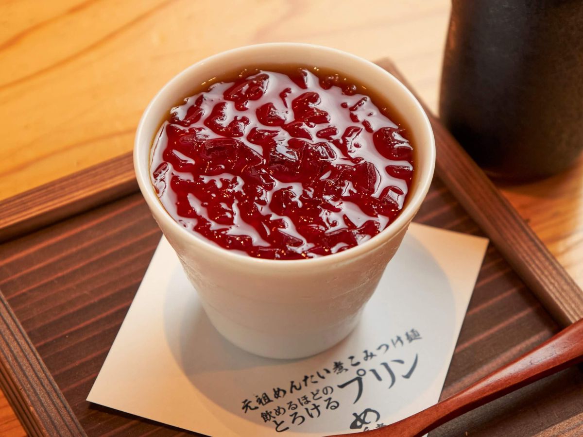 「飲めるほどのとろけるプリン」 638円  ※「めんたい煮こみつけ麺」とのセットメニューもあり