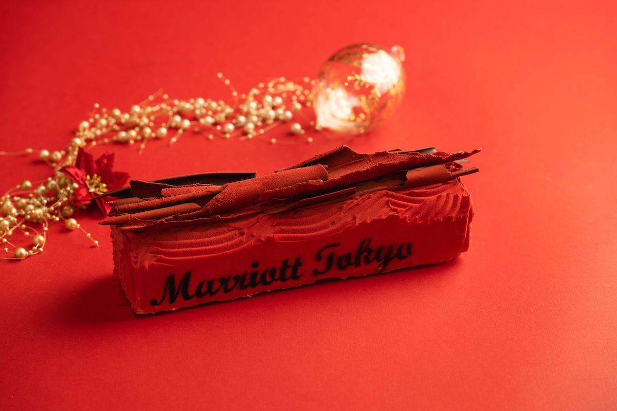 「Bûche de Noël Red（ブッシュドノエル レッド）」高さ約8cm×幅約6cm×長さ約23cm 6000円