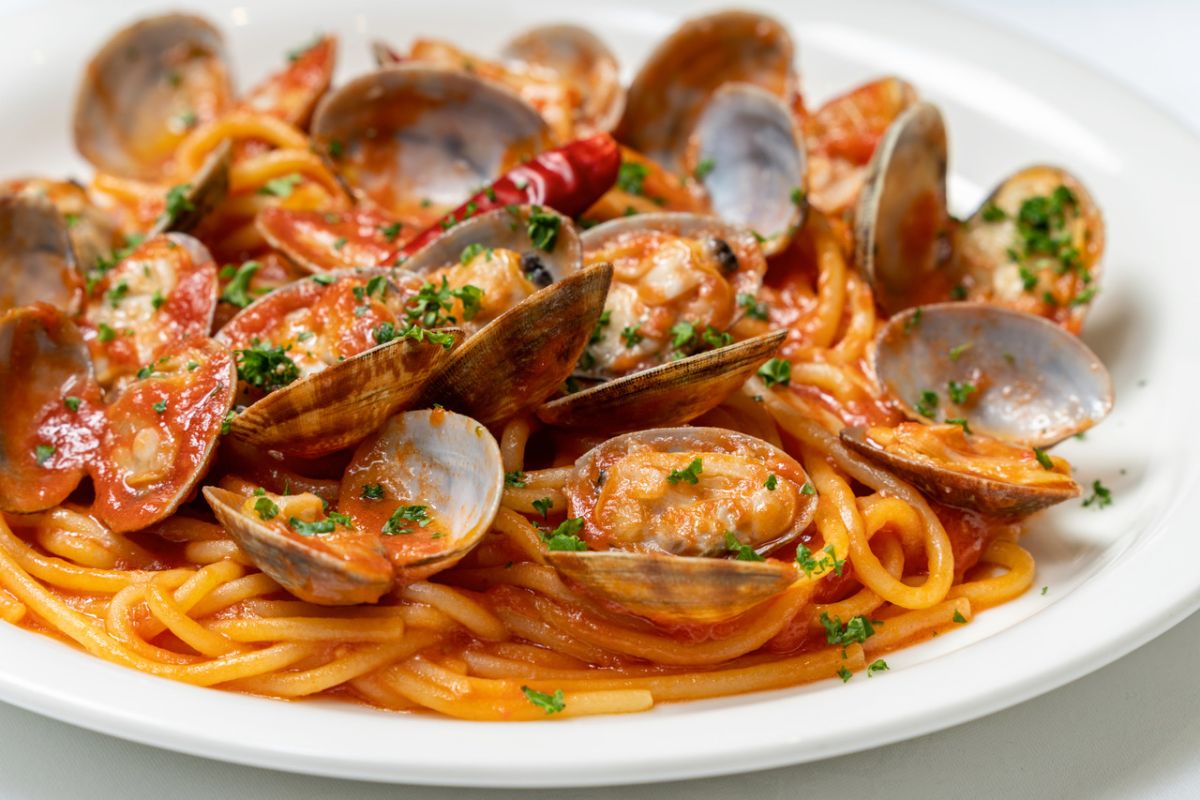 あさり・にんにく・トマトソースのボンゴレロッソ 1485円