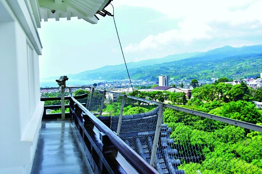 展望デッキでは、小田原を一望できる景色を楽しむことができます。