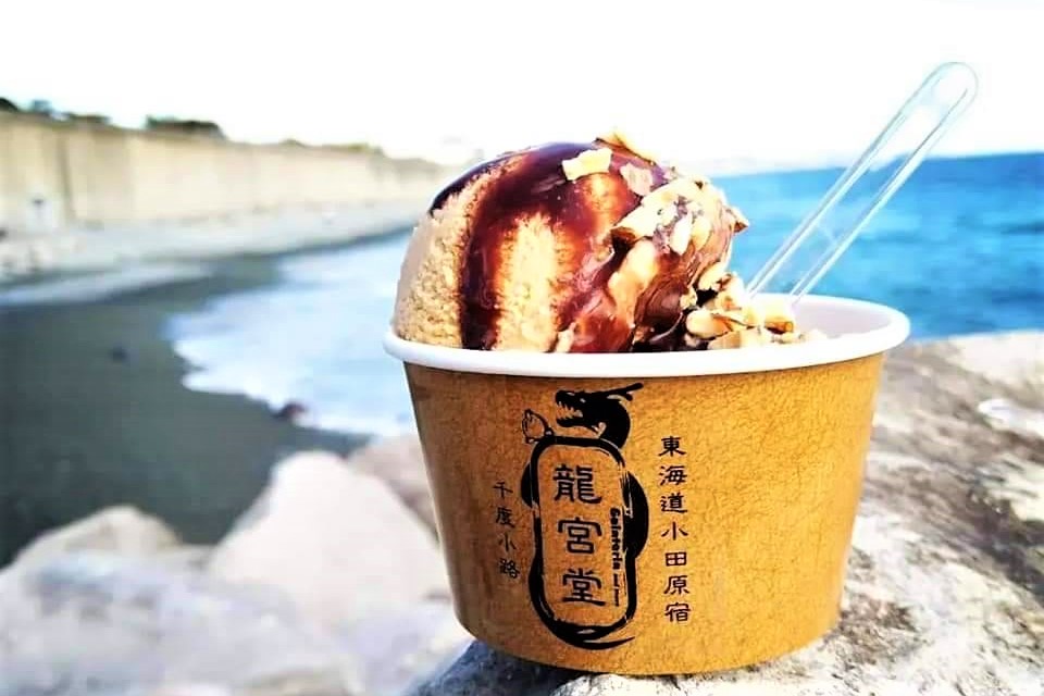 海を眺めながら、小田原ジェラートを満喫