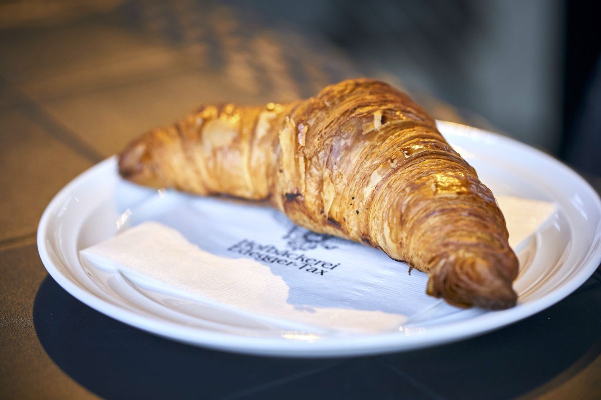 クロワッサン346円（８％税込み）